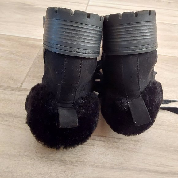 r2 Black Faux Suede & Fur NWOB Lace Up Ankle Boots.  Size 6M - Picture 6 of 8